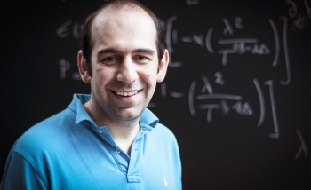 Portrait of Niayesh Afshordi, winner of the 2019 Buchalter Cosmology Prize for his pioneering work on Black Holes
