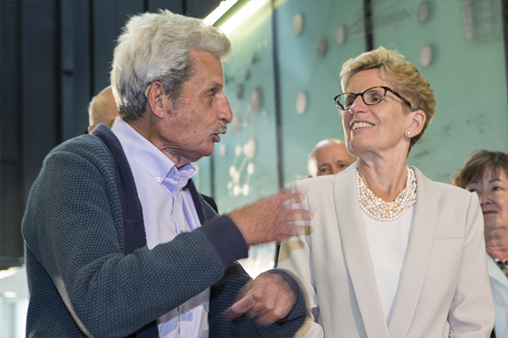 Ontario Premier Kathleen Wynne and Yakir Aharonov, a leader in quantum foundations and one of Perimeter’s Distinguished Visiting Research Chairs