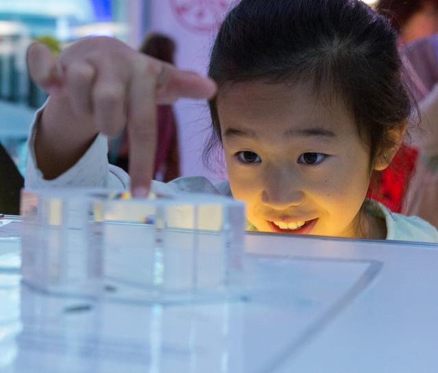 little girl making an experiment with wonder in her eyer at brainstem festival at Perimeter Institute