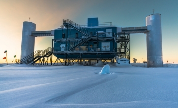 Exterior picture of IceCube Neutrino Observatory in Antarctica